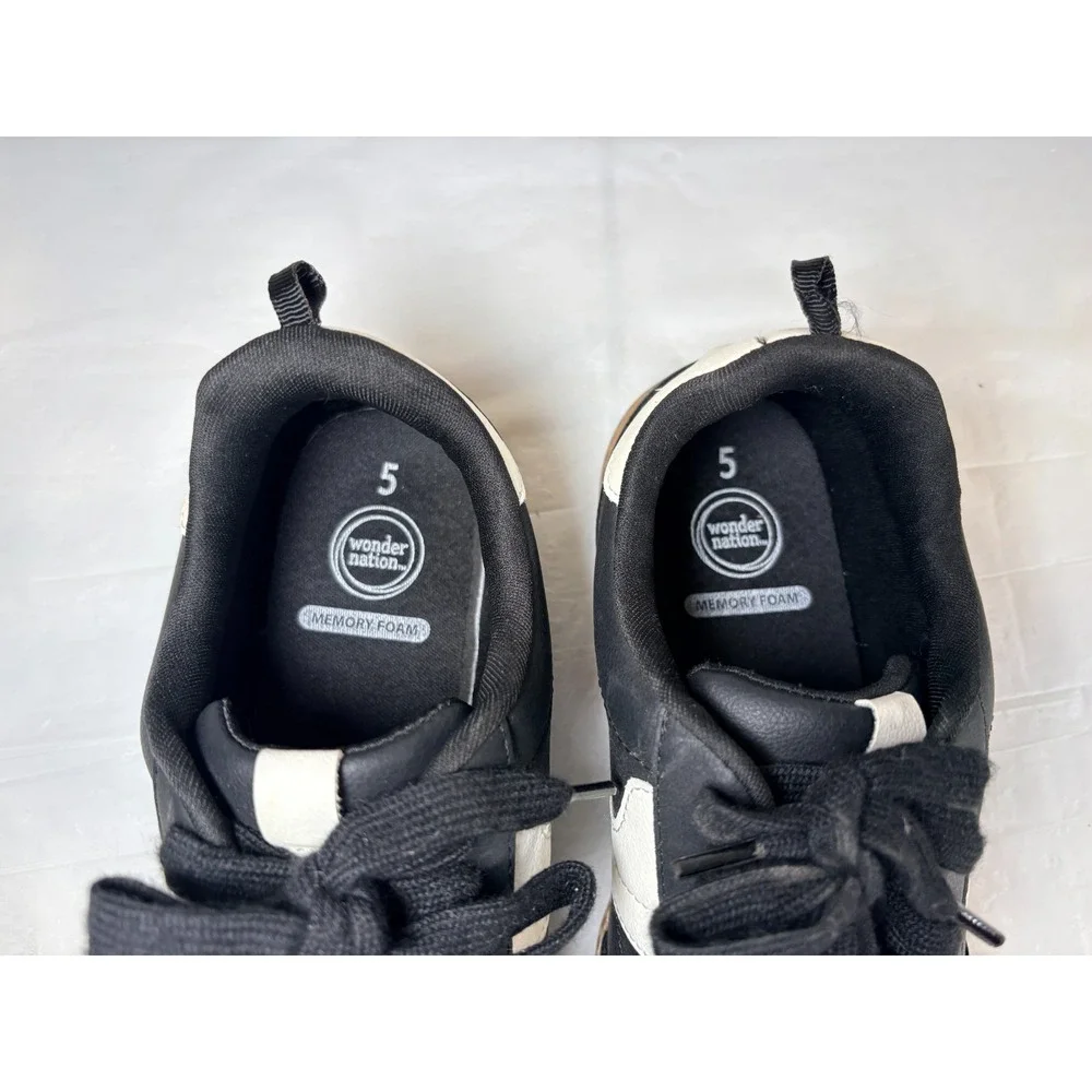 Wonder Nation Shoes Size‎ 5 Women's Sneakers Memory Foam Black and White